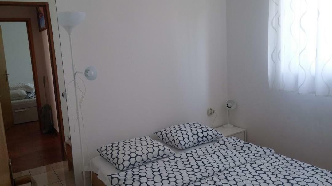 Apartment Pepi Povljana Exteriör bild