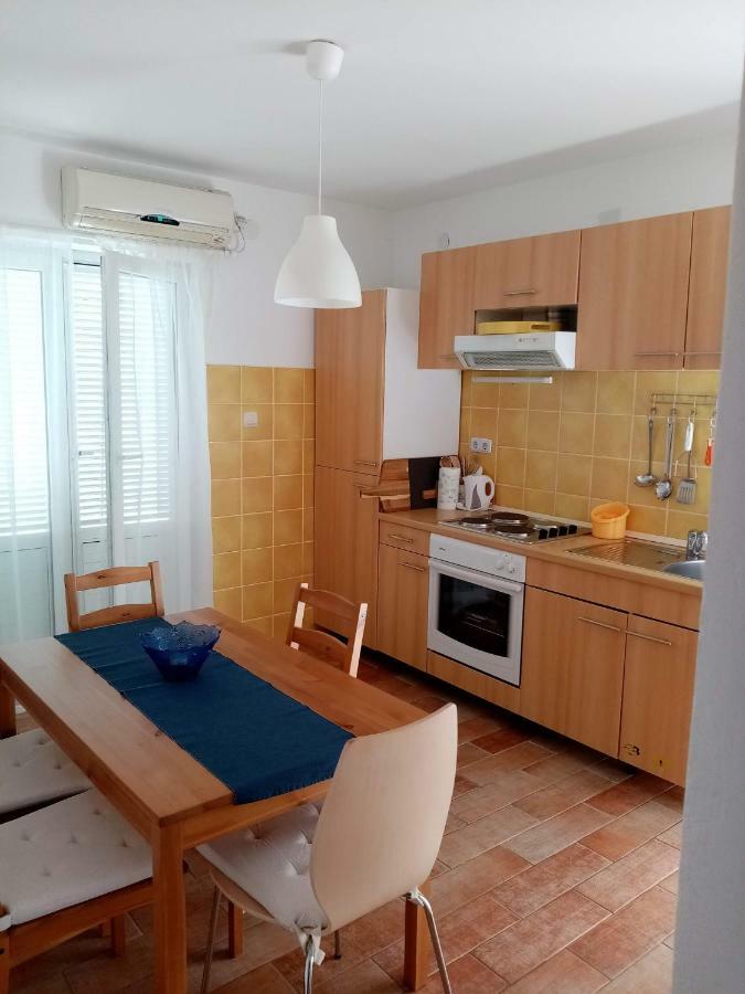 Apartment Pepi Povljana Exteriör bild