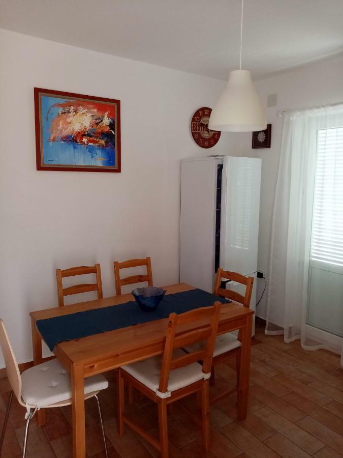 Apartment Pepi Povljana Exteriör bild