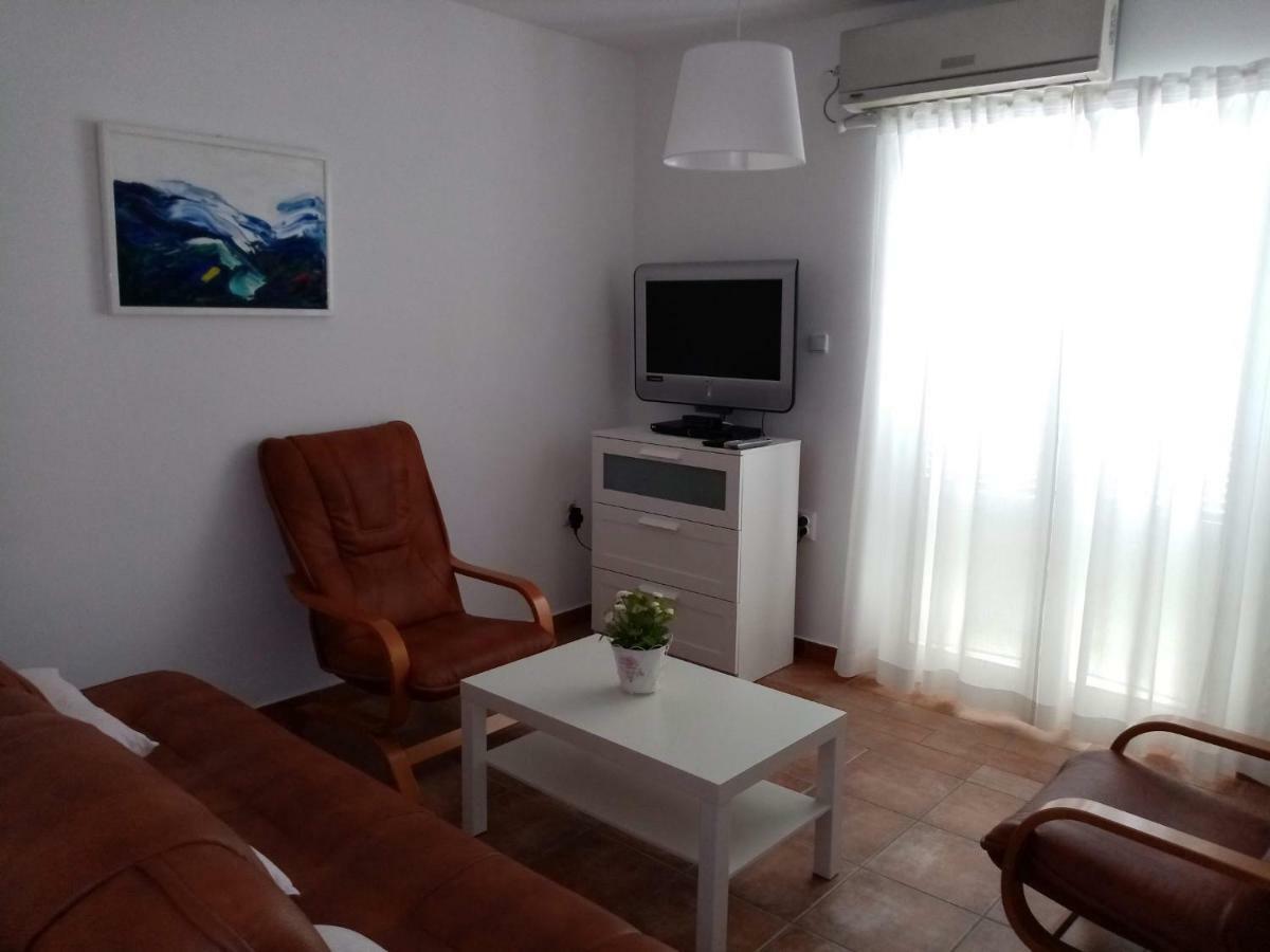 Apartment Pepi Povljana Exteriör bild